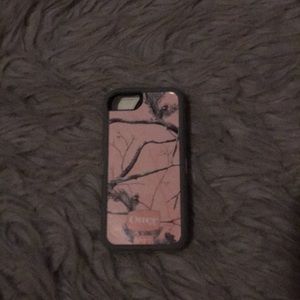 Pink camouflage otter box phone case for iPhone SE